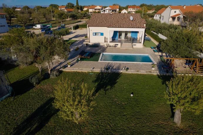  . - Villa Kamber . (Photo Gallery) }}