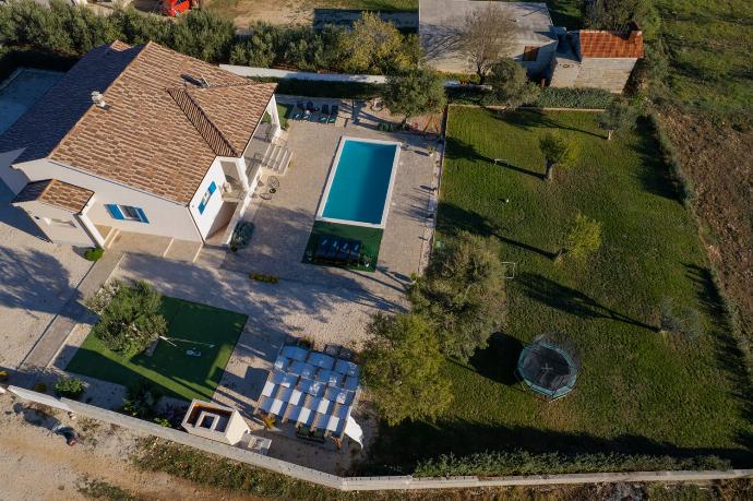  . - Villa Kamber . (Photo Gallery) }}