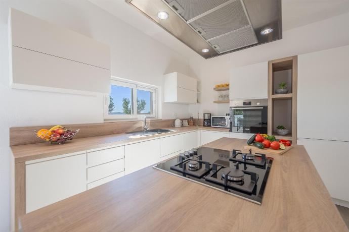  . - Villa Kamber . (Photo Gallery) }}