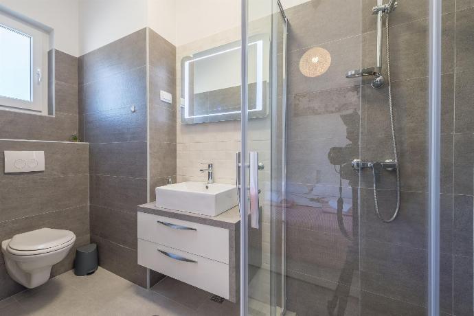  . - Villa Kamber . (Photo Gallery) }}