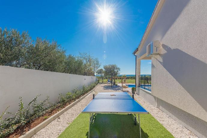 . - Villa Kamber . (Photo Gallery) }}