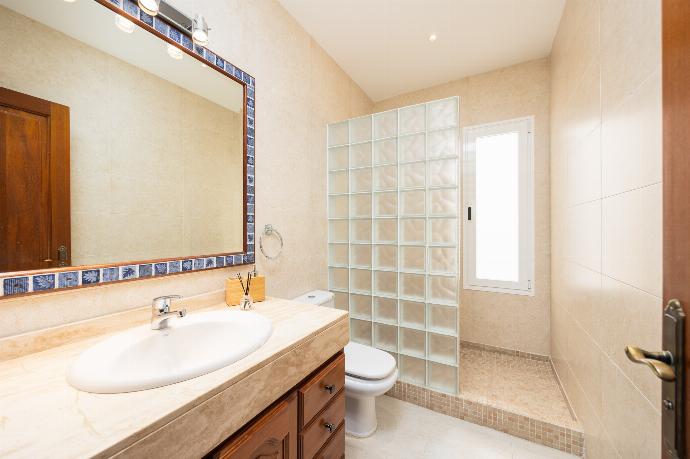 Family bathroom with shower . - Villa Vista Calao . (Photo Gallery) }}