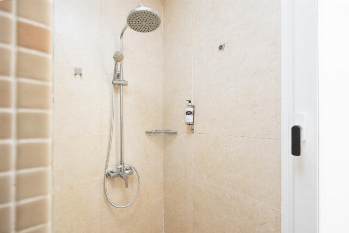 Family bathroom with shower . - Villa Vista Calao . (Photo Gallery) }}