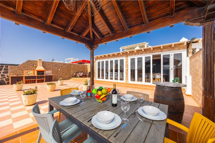Sheltered terrace area . - Villa Vista Calao . (Photo Gallery) }}