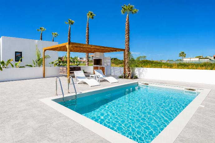 Private pool and terrace . - Villa Salty Sun 4 . (Galerie de photos) }}