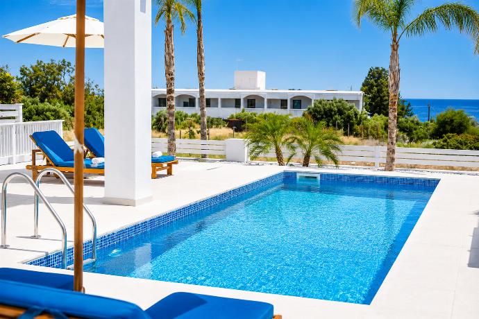 Private pool and terrace . - Villa Mytikas . (Galleria fotografica) }}