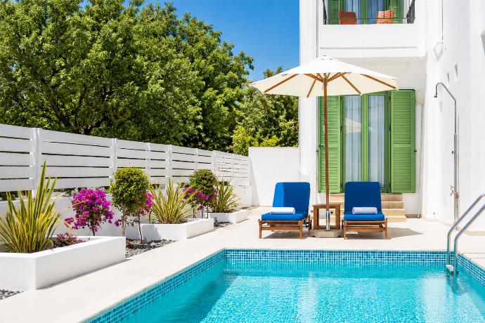 Private pool and terrace . - Villa Mytikas . (Galleria fotografica) }}