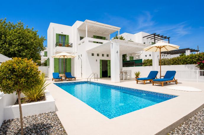 ,Beautiful villa with private pool and terrace . - Villa Mytikas . (Galleria fotografica) }}