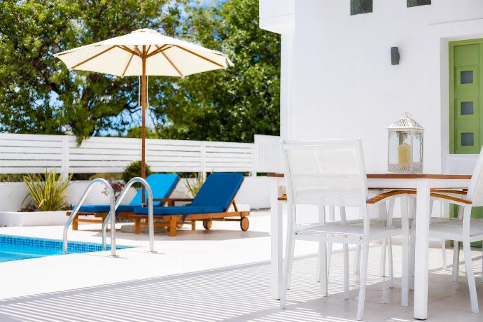 Private pool and terrace . - Villa Mytikas . (Galleria fotografica) }}