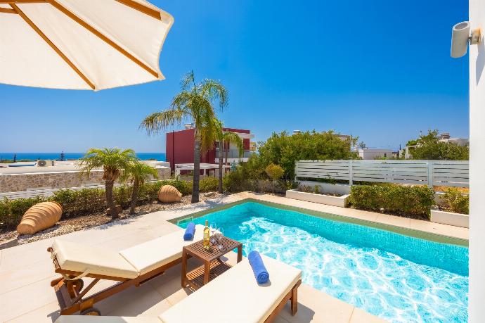 Private pool and terrace with sea views . - Villa Mytikas . (Fotogalerie) }}