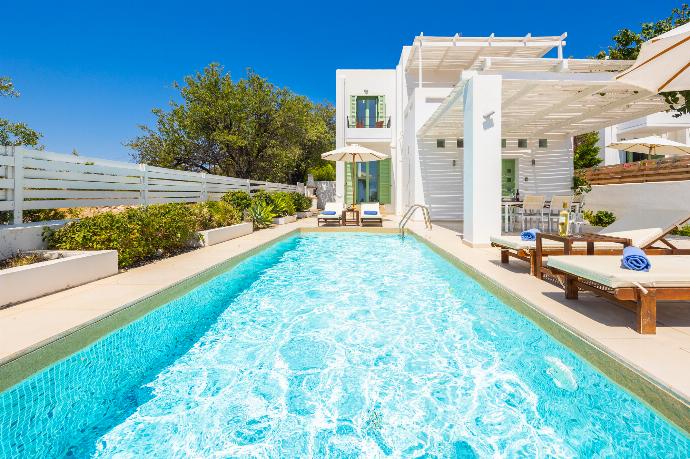 Beautiful villa with private pool and terrace with sea views . - Villa Mytikas . (Fotogalerie) }}