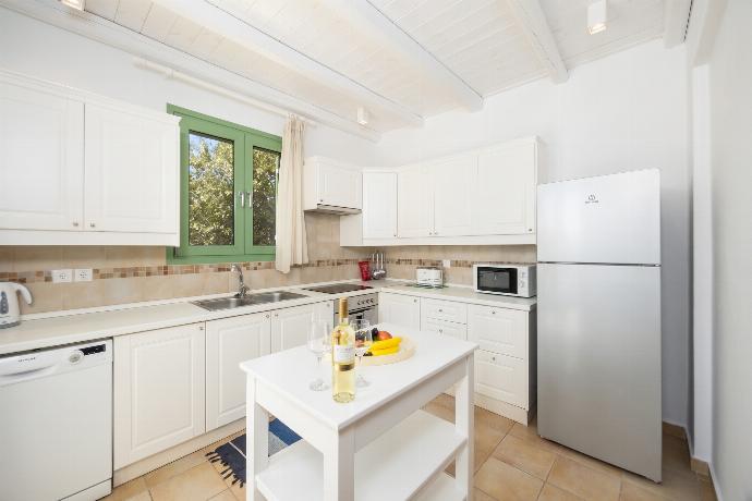 Equipped kitchen . - Villa Mytikas . (Galleria fotografica) }}