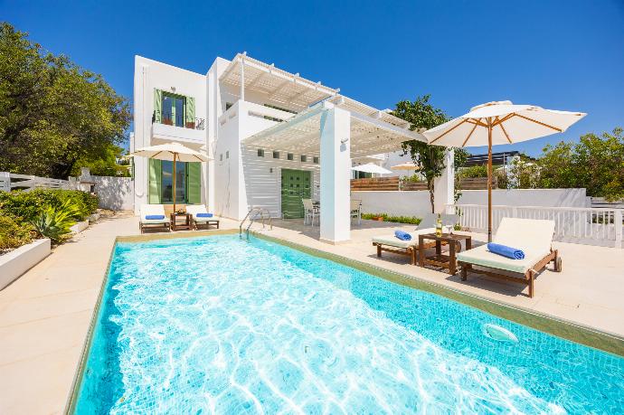 Beautiful villa with private pool and terrace with sea views . - Villa Mytikas . (Fotogalerie) }}