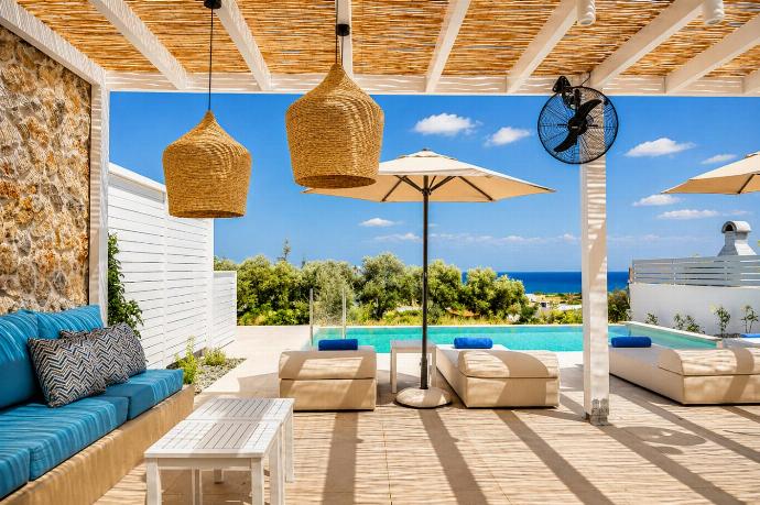 ,Terrace area . - Villa Castor . (Photo Gallery) }}