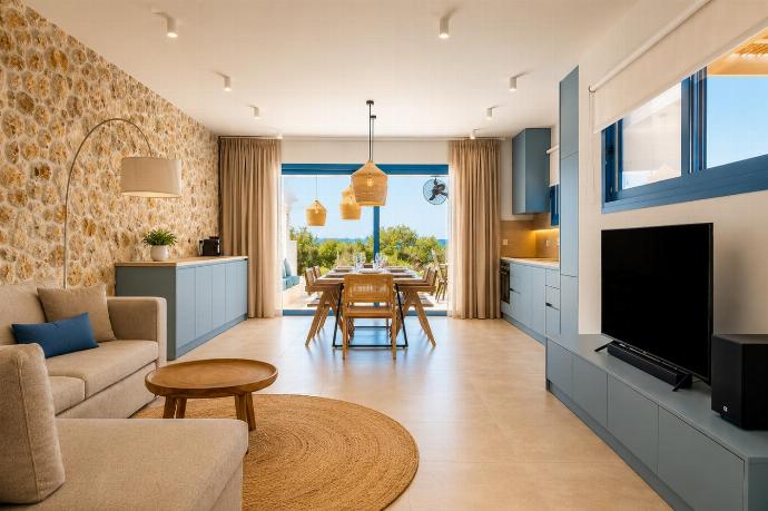 Open-plan living room with sofa, dining area, kitchen, WiFi internet, and satellite TV . - Villa Castor . (Photo Gallery) }}
