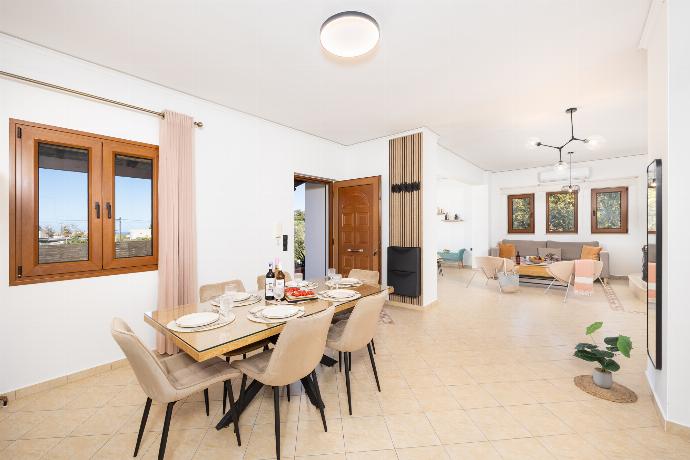 Dining room . - Villa Aspa . (Photo Gallery) }}