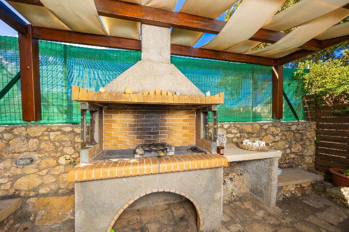 BBQ area . - Villa Aspa . (Photo Gallery) }}