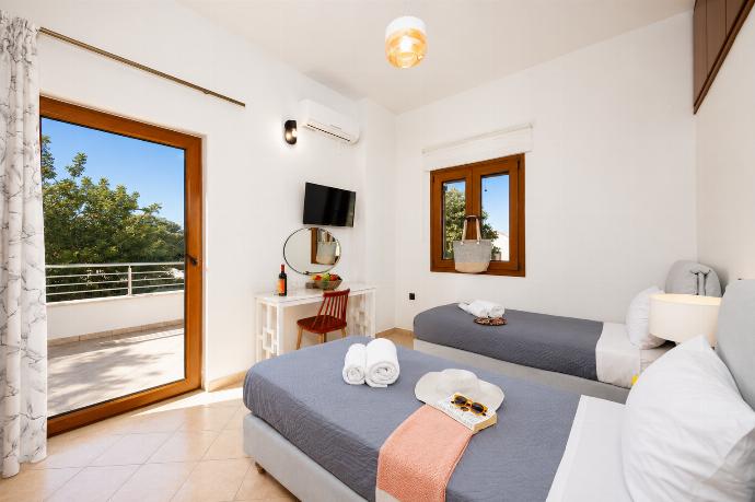  . - Villa Aspa . (Photo Gallery) }}