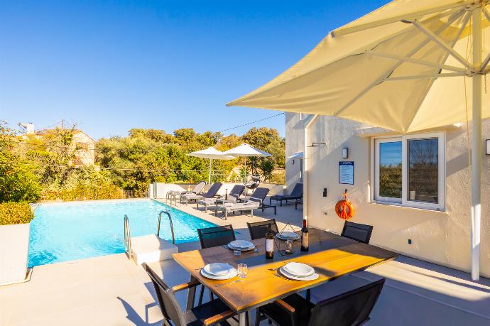 Terrace area . - Villa Filia . (Photo Gallery) }}