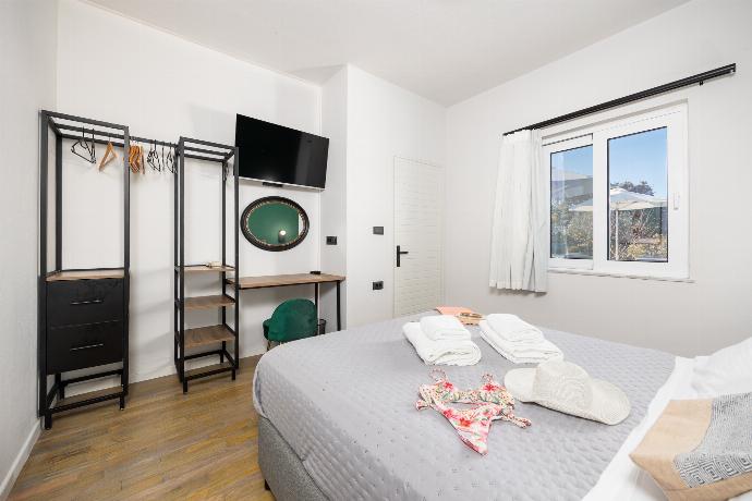 Double bedroom with A/C . - Villa Filia . (Photo Gallery) }}