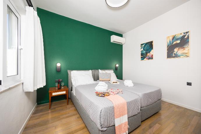 Twin bedroom with A/C . - Villa Filia . (Photo Gallery) }}