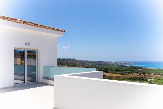  . - Villa Aqua Queen . (Photo Gallery) }}