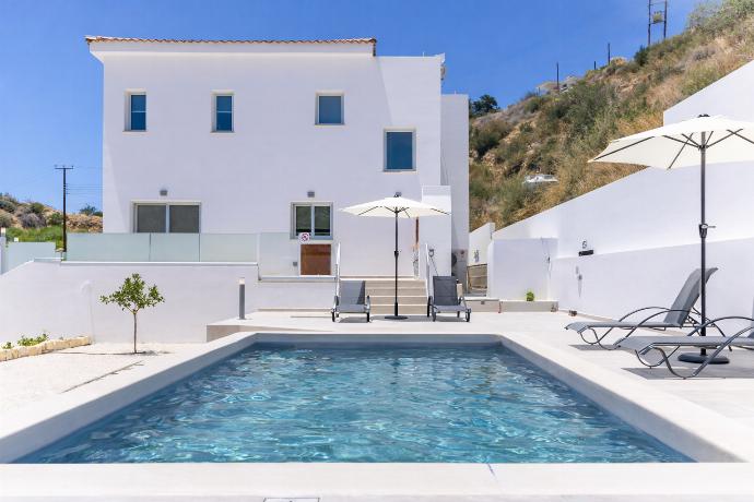  . - Villa Aqua Queen . (Galleria fotografica) }}