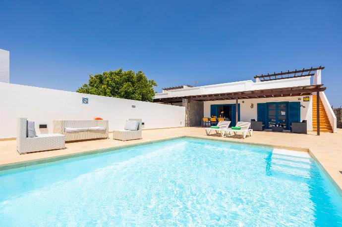 Beautiful villa with private pool and terrace . - Villa Concha . (Photo Gallery) }}