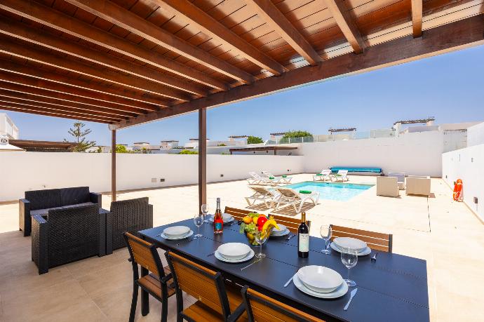 Sheltered terrace area . - Villa Concha . (Photo Gallery) }}