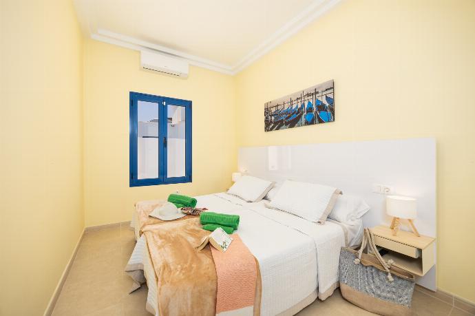 Twin bedroom with A/C . - Villa Concha . (Photo Gallery) }}