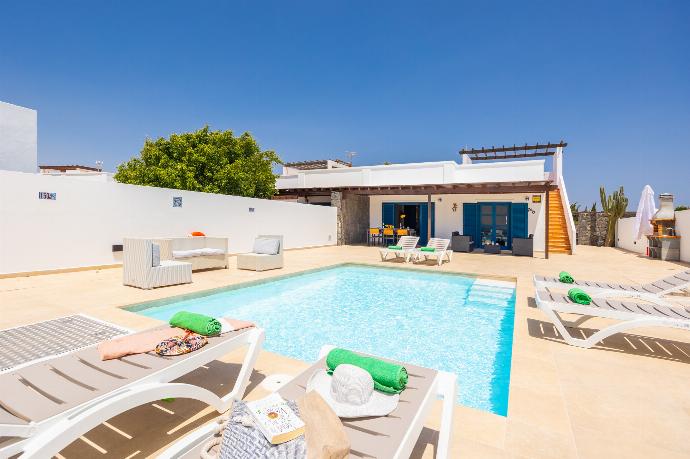 Beautiful villa with private pool and terrace . - Villa Concha . (Photo Gallery) }}
