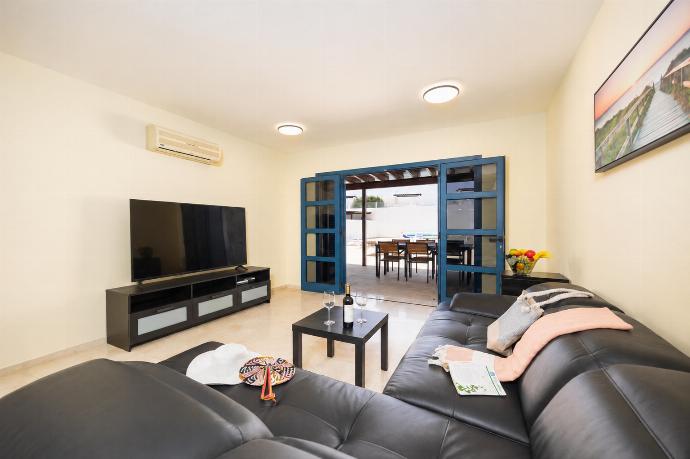 Living room with sofa, A/C, WiFi internet, and satellite TV . - Villa Concha . (Photo Gallery) }}