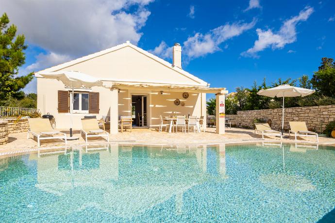 Beautiful villa with private pool and terrace with views . - Villa Socrates . (Photo Gallery) }}