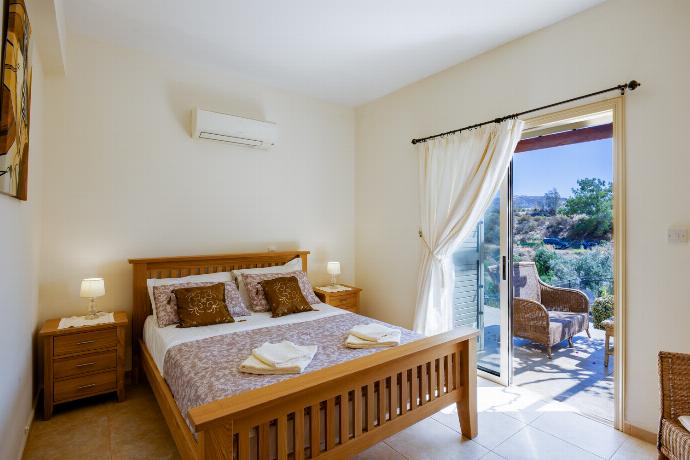 . - Villa Lone . (Photo Gallery) }}