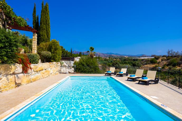  . - Villa Lone . (Photo Gallery) }}