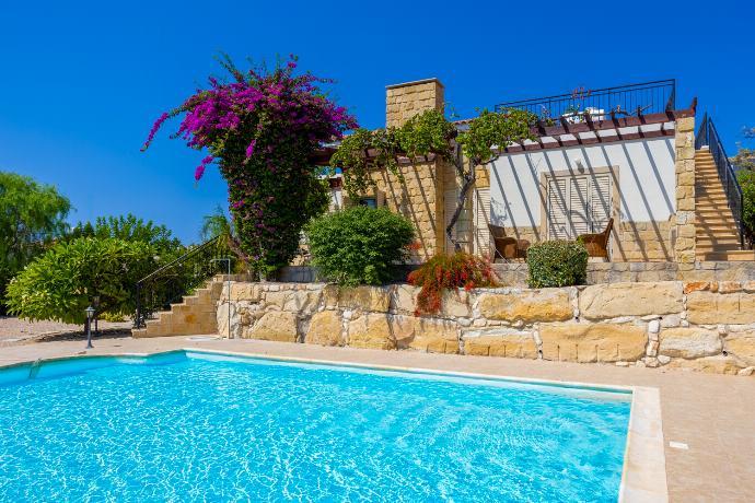  . - Villa Lone . (Photo Gallery) }}