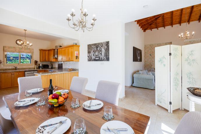  . - Villa Lone . (Photo Gallery) }}