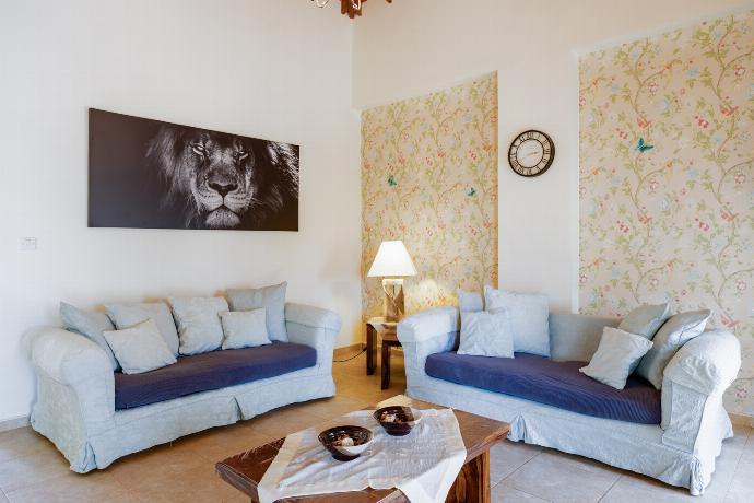  . - Villa Lone . (Photo Gallery) }}