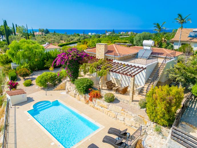  . - Villa Lone . (Photo Gallery) }}
