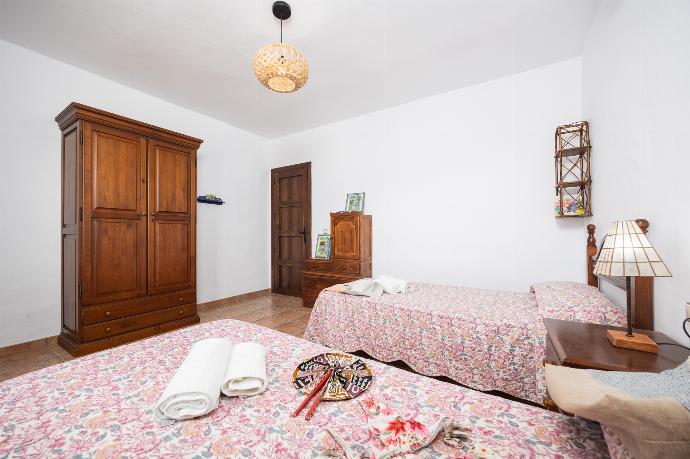 Twin bedroom with A/C . - Villa Baena . (Photo Gallery) }}