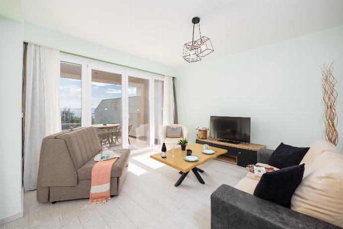 Open-plan living room with sofa, kitchen, A/C, WiFi internet, and satellite TV . - Villa Damian . (Photo Gallery) }}