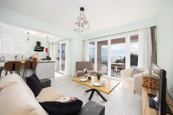 Open-plan living room with sofa, kitchen, A/C, WiFi internet, and satellite TV . - Villa Damian . (Photo Gallery) }}