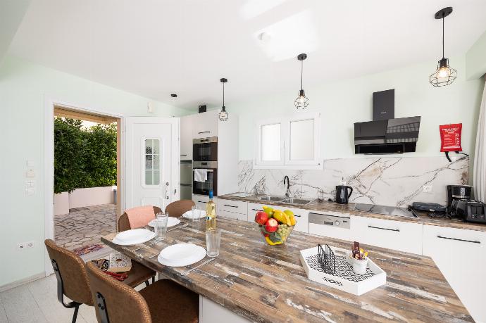 Equipped kitchen . - Villa Damian . (Photo Gallery) }}