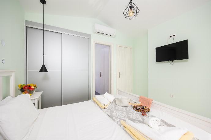 Double bedroom with en suite bathroom and A/C . - Villa Damian . (Photo Gallery) }}