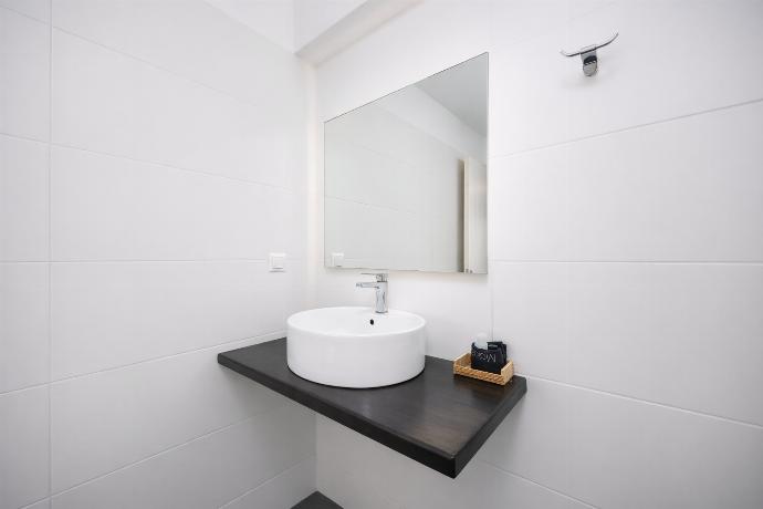  . - Villa Leo . (Photo Gallery) }}