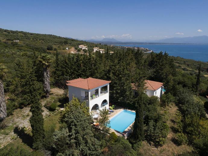  . - Villa Cleo . (Photo Gallery) }}