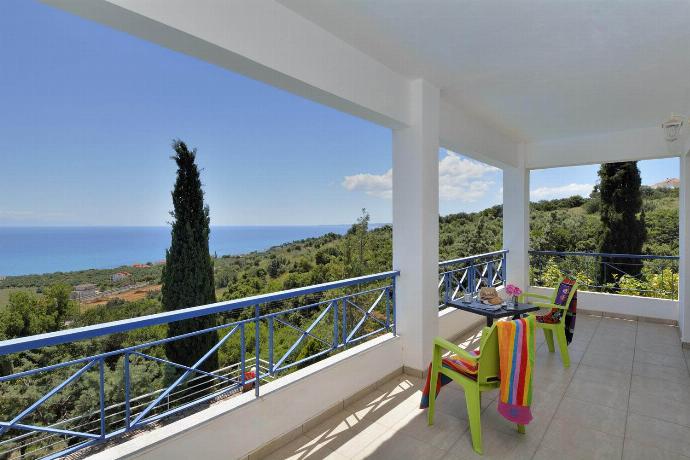  . - Villa Cleo . (Photo Gallery) }}