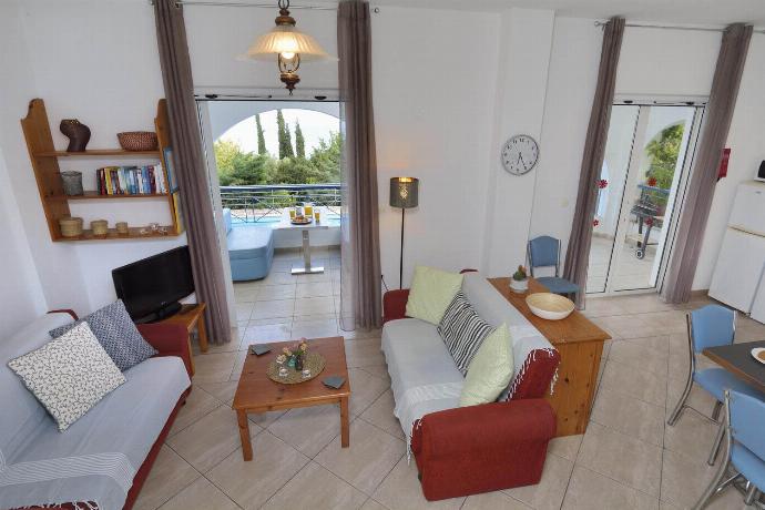  . - Villa Cleo . (Photo Gallery) }}