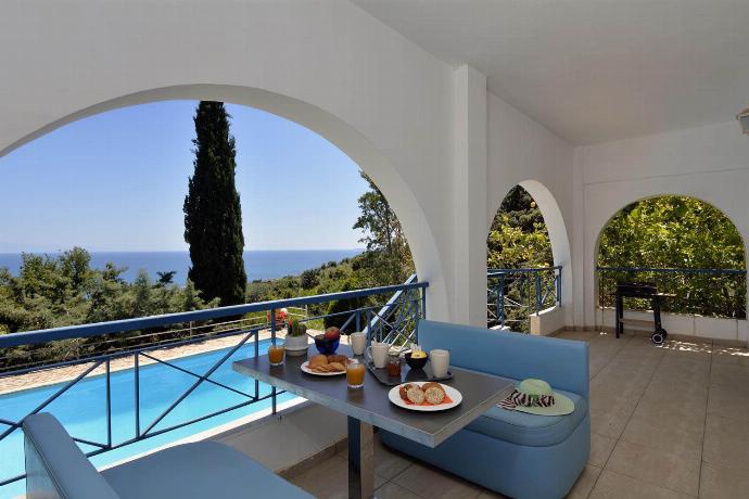  . - Villa Cleo . (Photo Gallery) }}