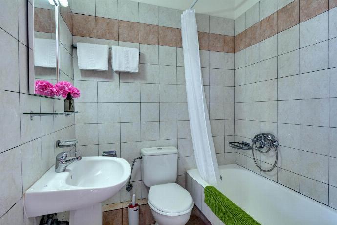 . - Villa Cleo . (Photo Gallery) }}